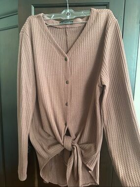 Button-Down Tie-Hem Waffle Knit Top in Mauve